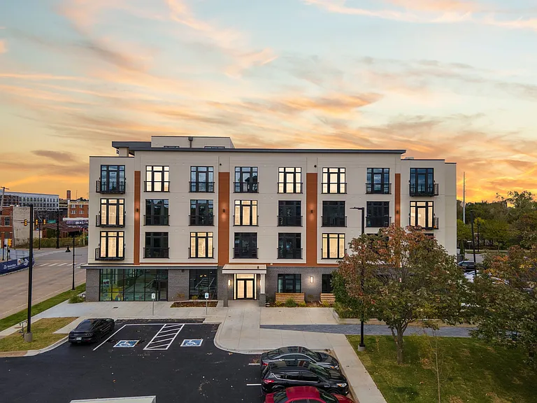 One Eleven Greenwood - Save Up to $500 OFF Your 1st Month's Rent! Move-In Deadlines Apply, Apply ... — Photo 29