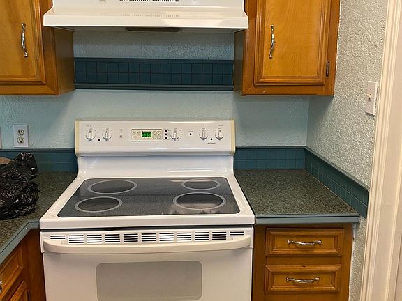4th image of 309 E 18th St