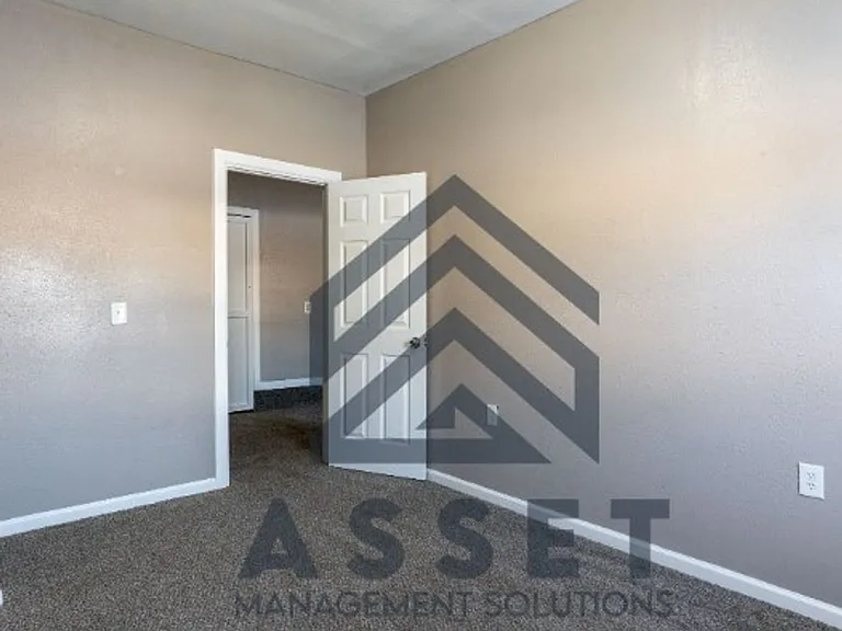 4825 S Fairmont Ave — Photo 16
