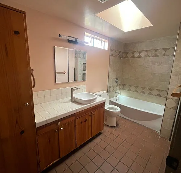 728 Glenoaks Blvd — Photo 2