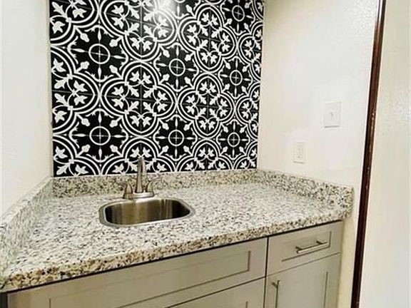 4th image of 10114 Jademont Ln
