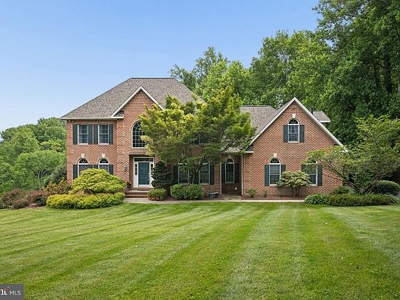 4th image of 813 Saint Ann Dr