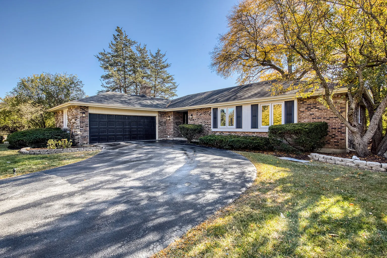 240 Longfellow Dr photo 1