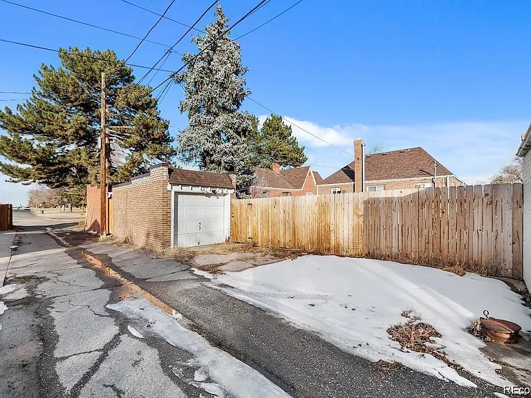 3085 Clermont St — Photo 33
