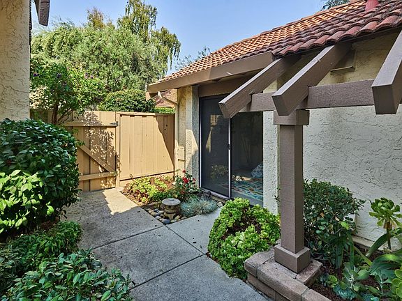 3rd image of 7173 Blue Hill Dr