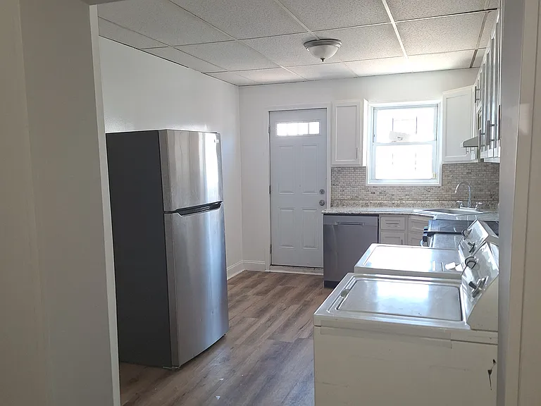 3931 Mount Pleasant Ave — Photo 8
