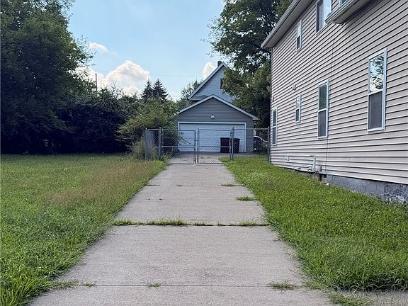 3rd image of 3624 E 59th St