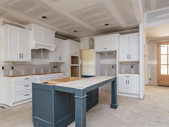 3rd image of 5067 Harvestview Dr