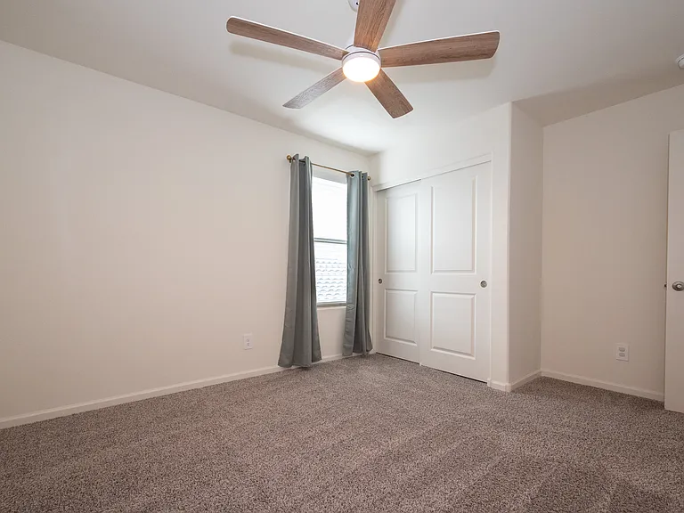 10410 W Robertson St — Photo 21