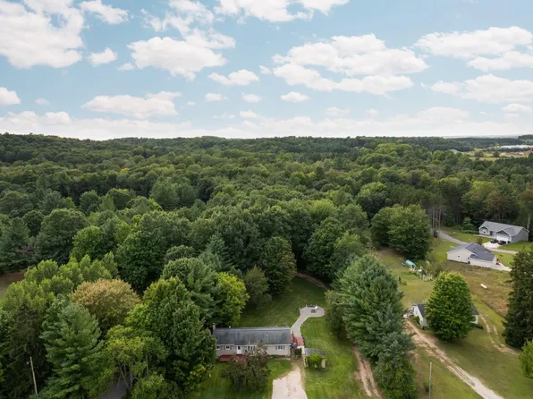 5285 Vinton Rd, Williamsburg, MI 49690
