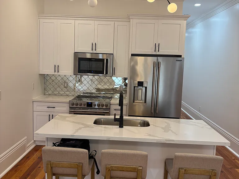 2262 Carondelet St — Photo 3