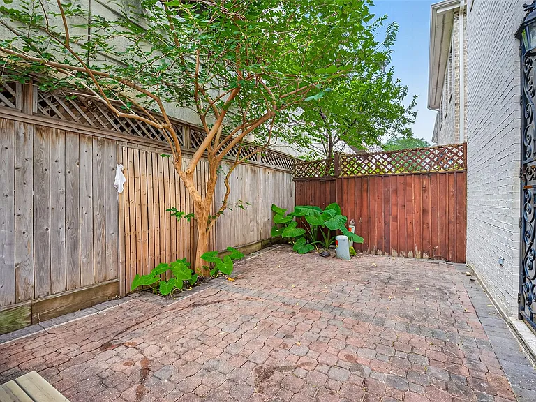 10134 Holly Chase Dr — Photo 34