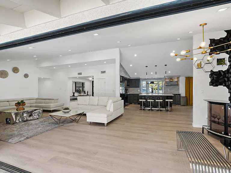390 Bedford Pl — Photo 16