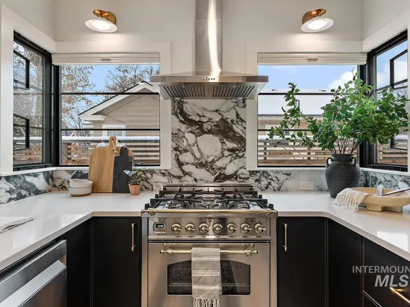 1102 N 14th St, Boise, ID 83702