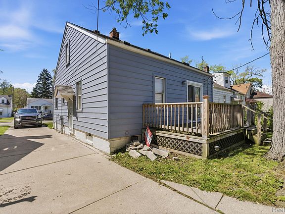 4th image of 19725 Kingsville St