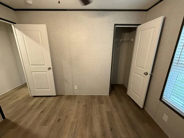 204 Lakeside Garden Cir #204 — Photo 17