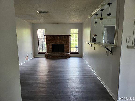 2nd image of 6133 Jennifer Ln