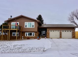 968 18th St W, Dickinson, ND 58601