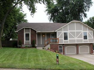 609 Loran Ln, Raymore, MO 64083