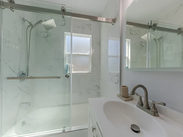 2461 Saint Pierre Ave — Photo 39