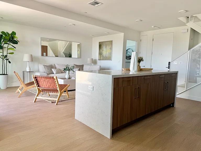 Penthouse 2 Bed 2.5 Bath