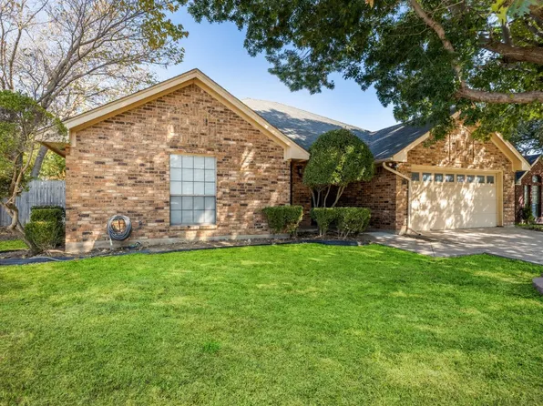 131 NE McAlister Rd, Burleson, TX 76028