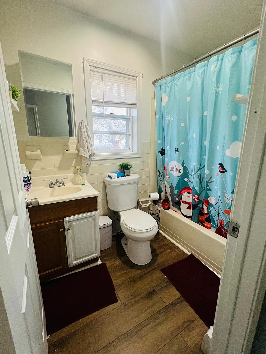 Building Photo - 208 Poplar St #2