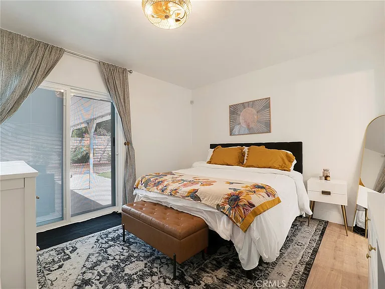 10018 Cozycroft Ave — Photo 14