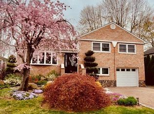 11 Barbara Dr, Syosset, NY 11791