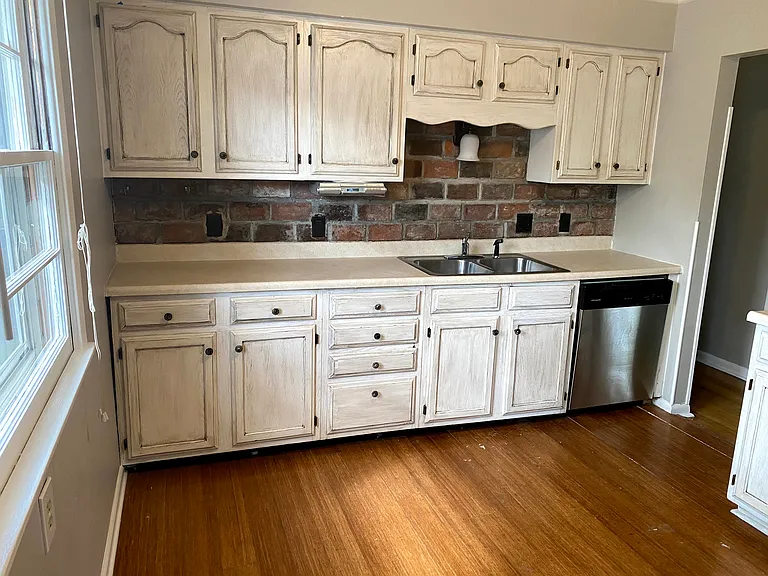 206 NE Sherman Dr — Photo 5