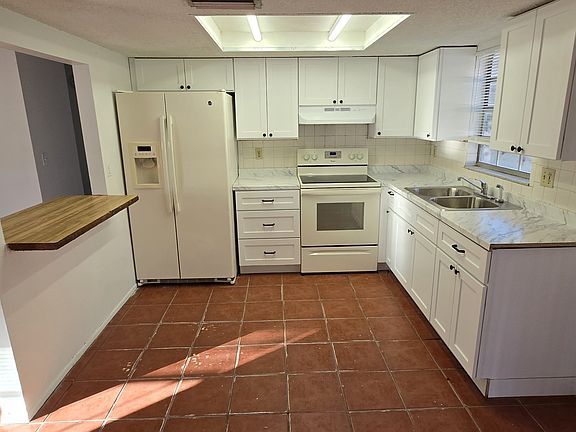3rd image of 413 60th Ave E