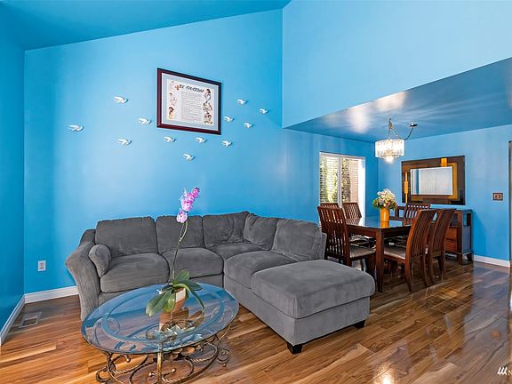 3rd image of 929 Eaglecrest Pl