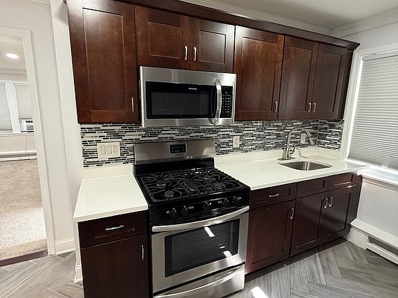 3rd image of 17-19 Fillmore Pl #1B