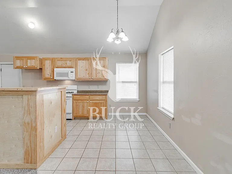 1201 Stansell Dr — Photo 3