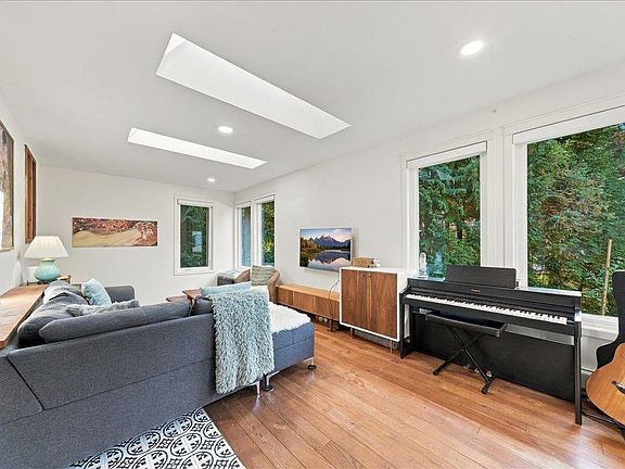 4th image of 4151 Fircrest Pl