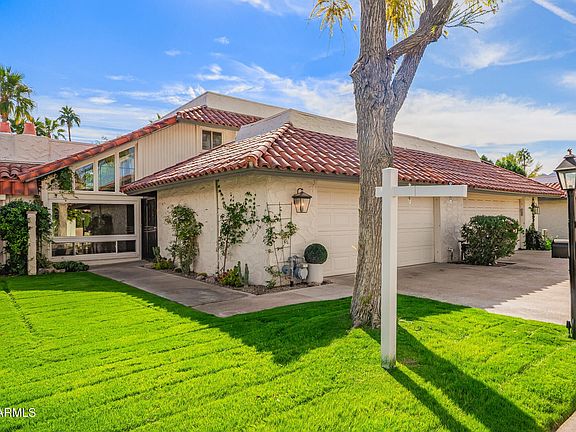 Located in Villa del Oro complex, a gated community, with access to clubhouse, gym and pool