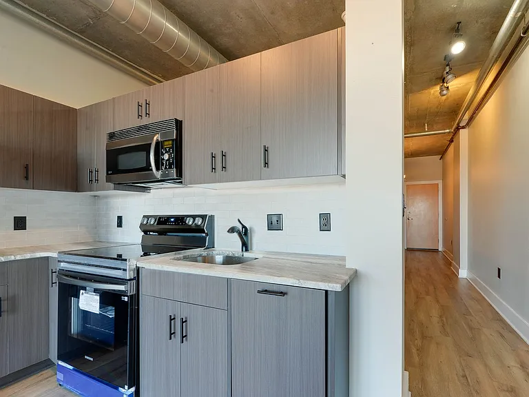 505 E 6th St #815 — Photo 17