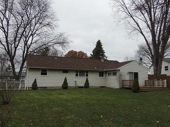 2nd image of 916 Imperial Woods Dr