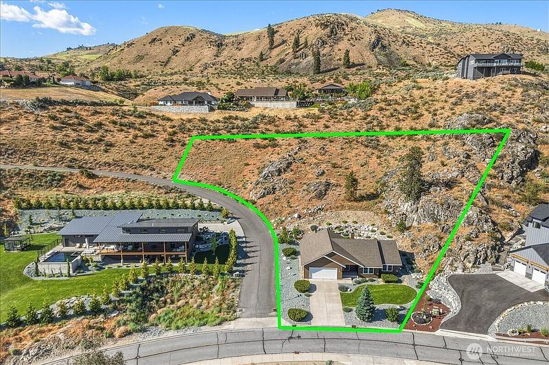 3rd image of 345 Orchard View Drive
