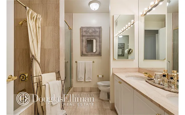 Rented by Douglas Elliman | media 19