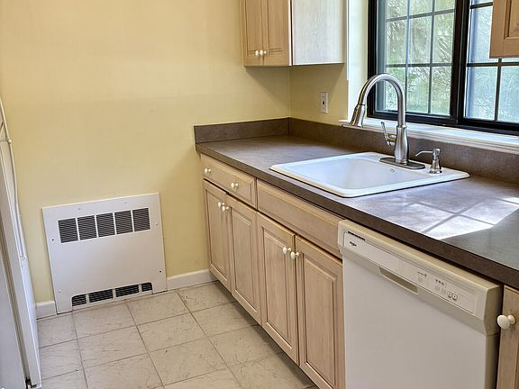 3rd image of 559 Swanson Crescent #559