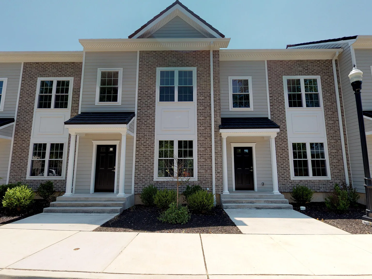 LAWRENCEVILLE GARDEN APARTMENTS AND TOWNHOMES — Photo 3