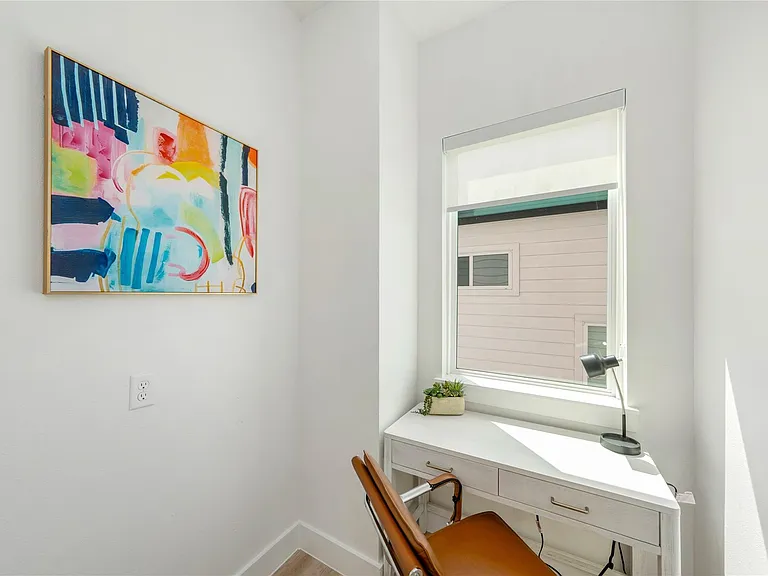 3008 Delano St — Photo 20