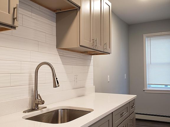 4th image of 313 New York Ave #1