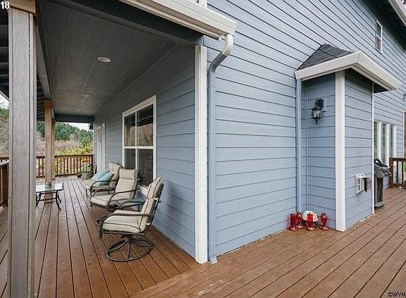 3rd image of 806 Pioneer Dr
