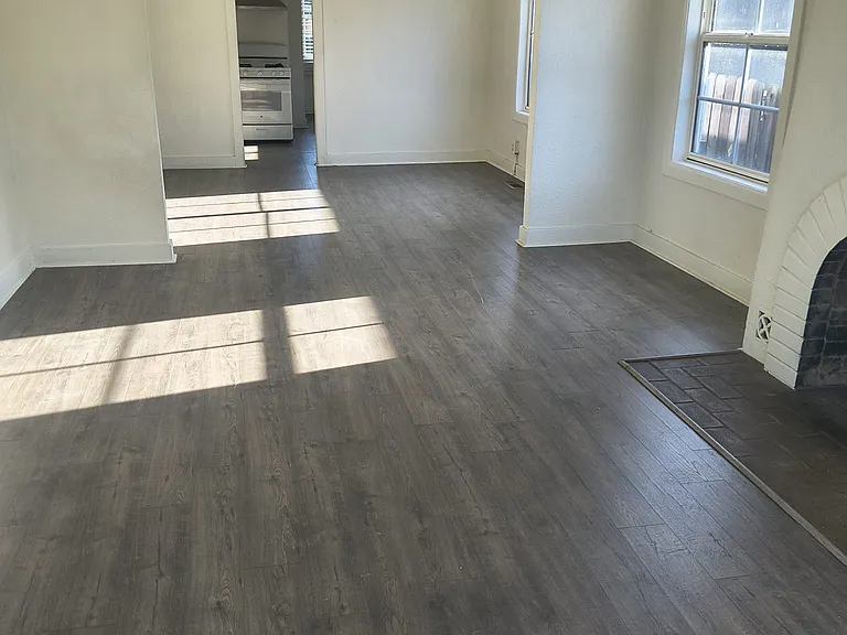 429 W 11th St — Photo 3
