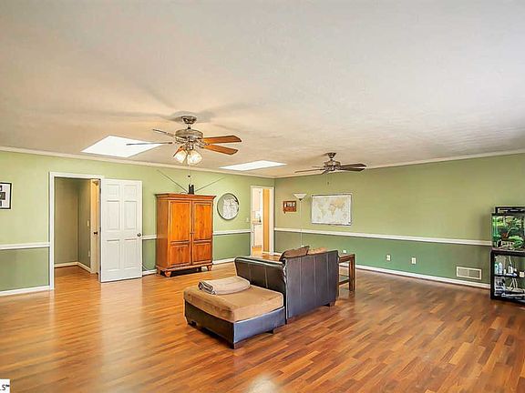 4th image of 108 Woodhill Ln