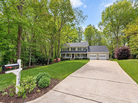 3rd image of 2103 Oakcrest Ct