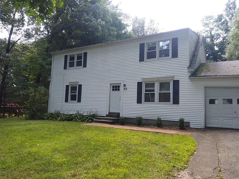 213 Grantwood Dr — Photo 1