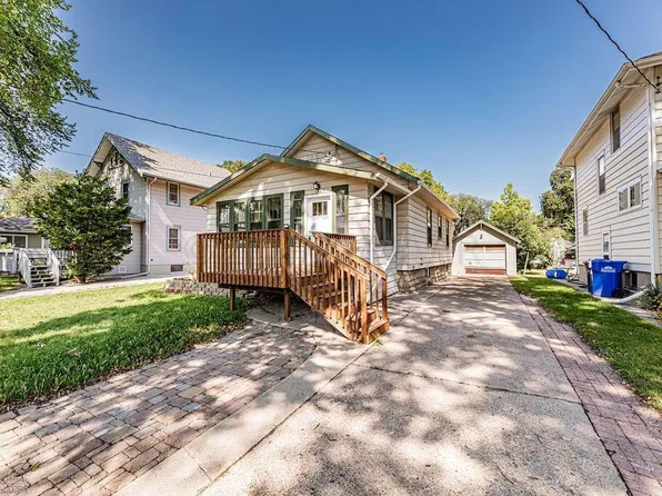 1329 10th Ave S, Fargo, ND 58103